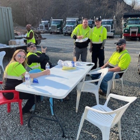 Congrats to all our #CentralJersey sites for going injury free during the month of February. They got a beautiful day to celebrate with a tasty meal. Keep up the great work everyone!!
#Recycling #InterstateWaste #InterstateWasteServices #EssentailWorkers #SafetyDriven #InjuryFree