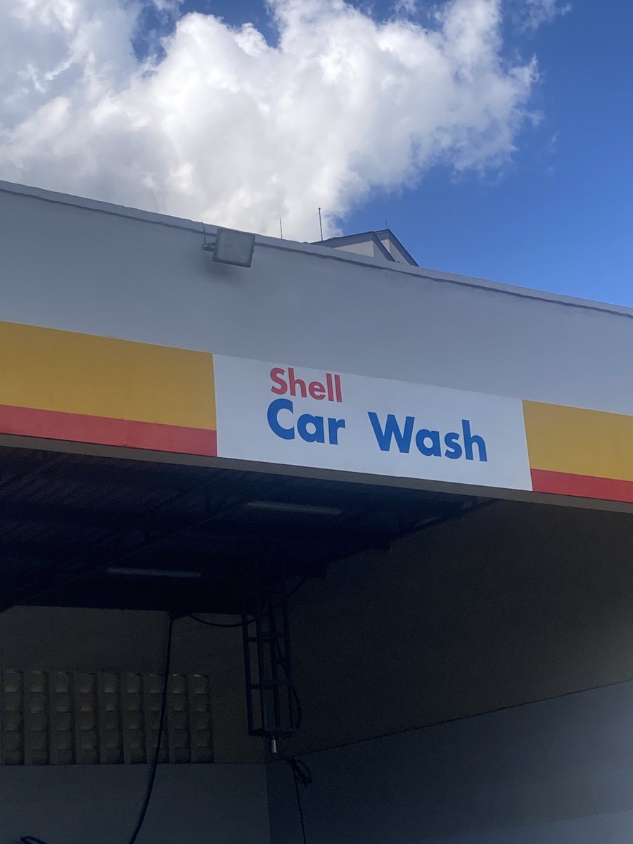 Taking the jalopy for a rinse at @Shell_Kenya @vivoenergykenya. The car looked like I was competing in Kedong a few weeks ago😂..How do you usually kill time when your 🚗 is being washed?