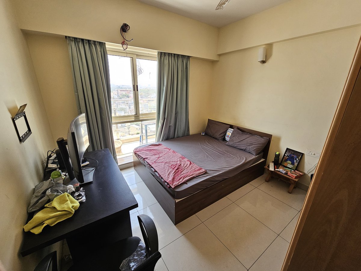 That time of the year when I'm again looking for 2 flatmates to take this beautiful fully furnished 3 BHK penthouse in a gated society with all amenities!

Metro is 200m. 

Gender/Religion/Food - no preferences. Chill owners!

Room (attached bathroom) - 25.5k, (with dedicated