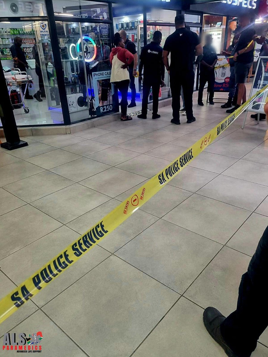 Shooting incident inside a mall in Durban North  buff.ly/3xwg5XG

#ArriveAlive #ShootingIncident @AlsParamedics