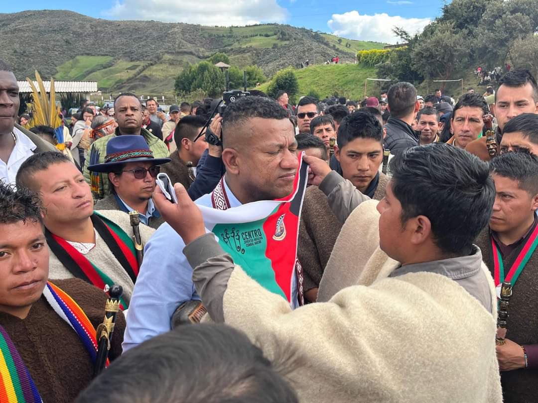 polivioleandro's tweet photo. Sr. Gobernador @LuisAlfonsoEsc, es notable el compromiso y el trabajo que ha demostrado por el desarrollo del departamento de Nariño. Su dedicación hacia temas cruciales como la paz y la conectividad reflejan su apuesta por el bienestar de las comunidades.

#100DíasDeSiembraPorNariño