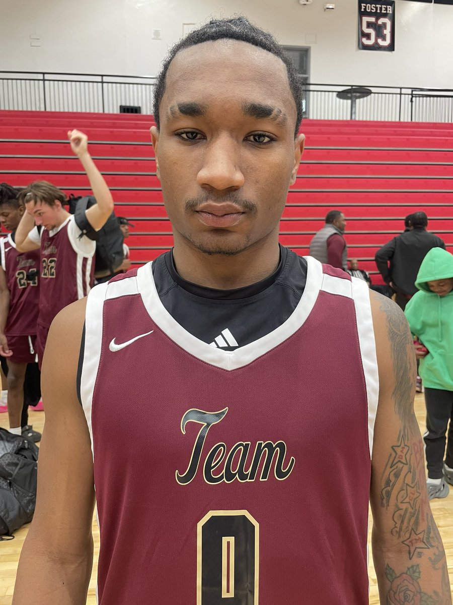 '24 JJ Moore showed why he is one of the top unsigned seniors in the state of NC at Carolina Mania.

He has court vision as he pushes the ball on the break.

📌 <a href="/jaywittheesauce/">jj</a>

STORY:
ontheradarhoops.com/on-the-radars-…