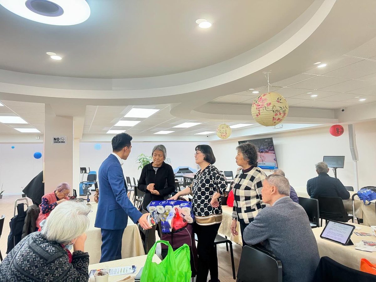 Beginning the day in good company with our beloved elders. Great seeing them up bright and early, all set to kickstart the day! 

#AndyChen #District40 #seniorappreciation #seniorcenter