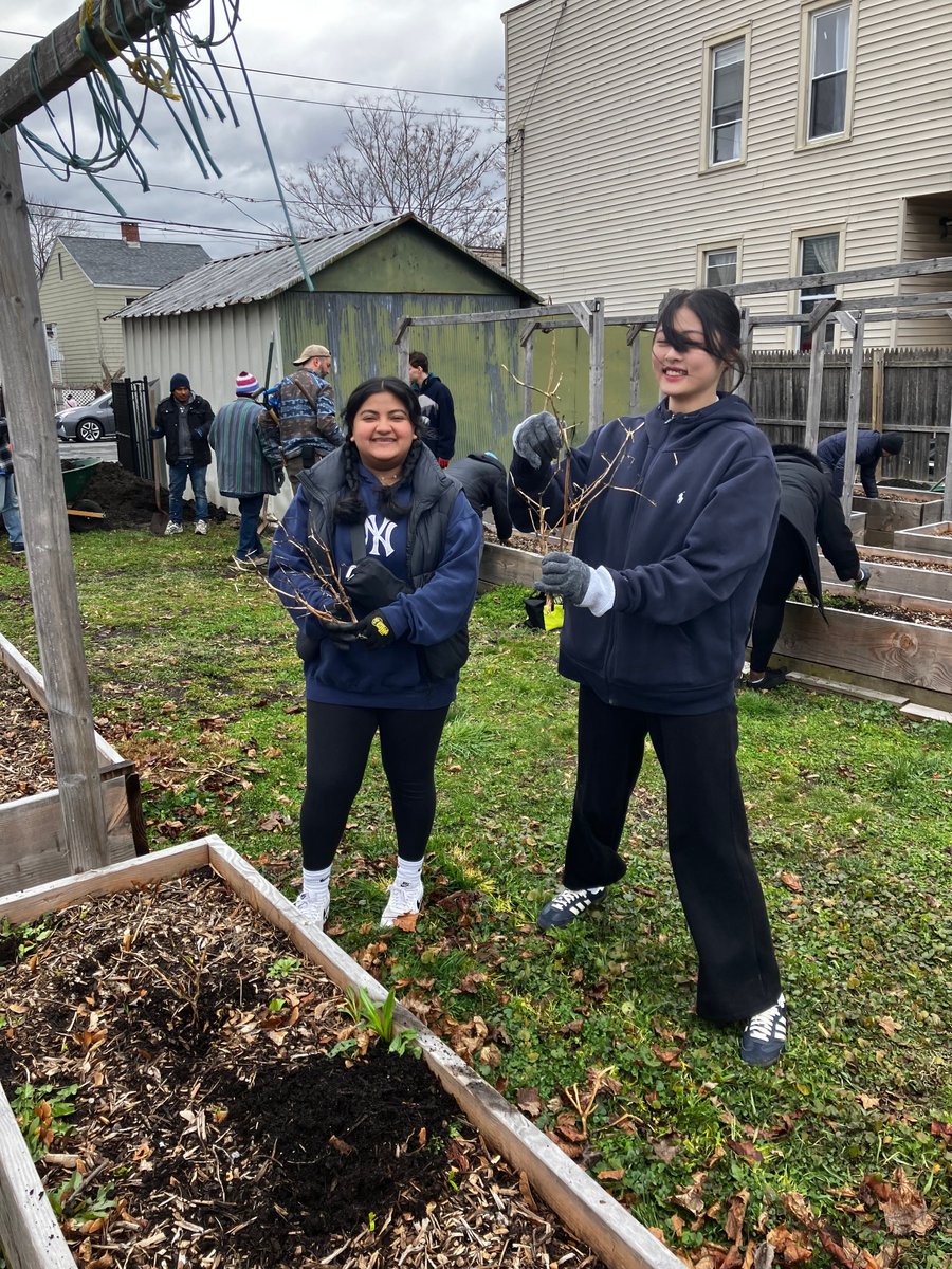 This past weekend, 42 faculty, staff, and students joined the UAlbany Center for Global Health and the West Hill Refugee Welcome Center for a 'Glocal' Service Day!