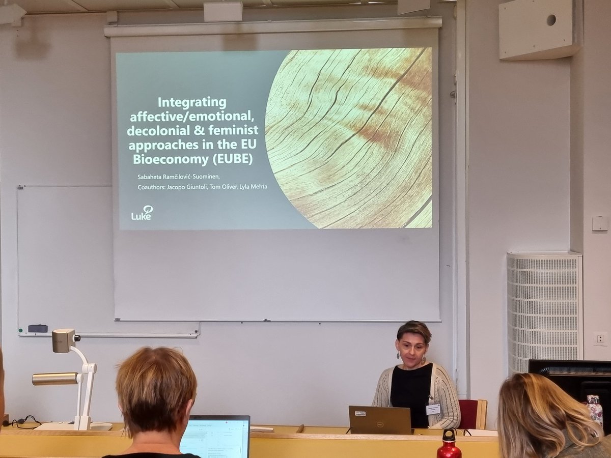 One of the most inspiring talks today at #IFPM5 was @SabahetaRamilo1 's! She is 🔎 at how #EU's #Bioeconomy Strategy, with its continual attention to techno-inovation, prolongs colonial extractive relations within the supply chains while also furthering green sacrifice zones.