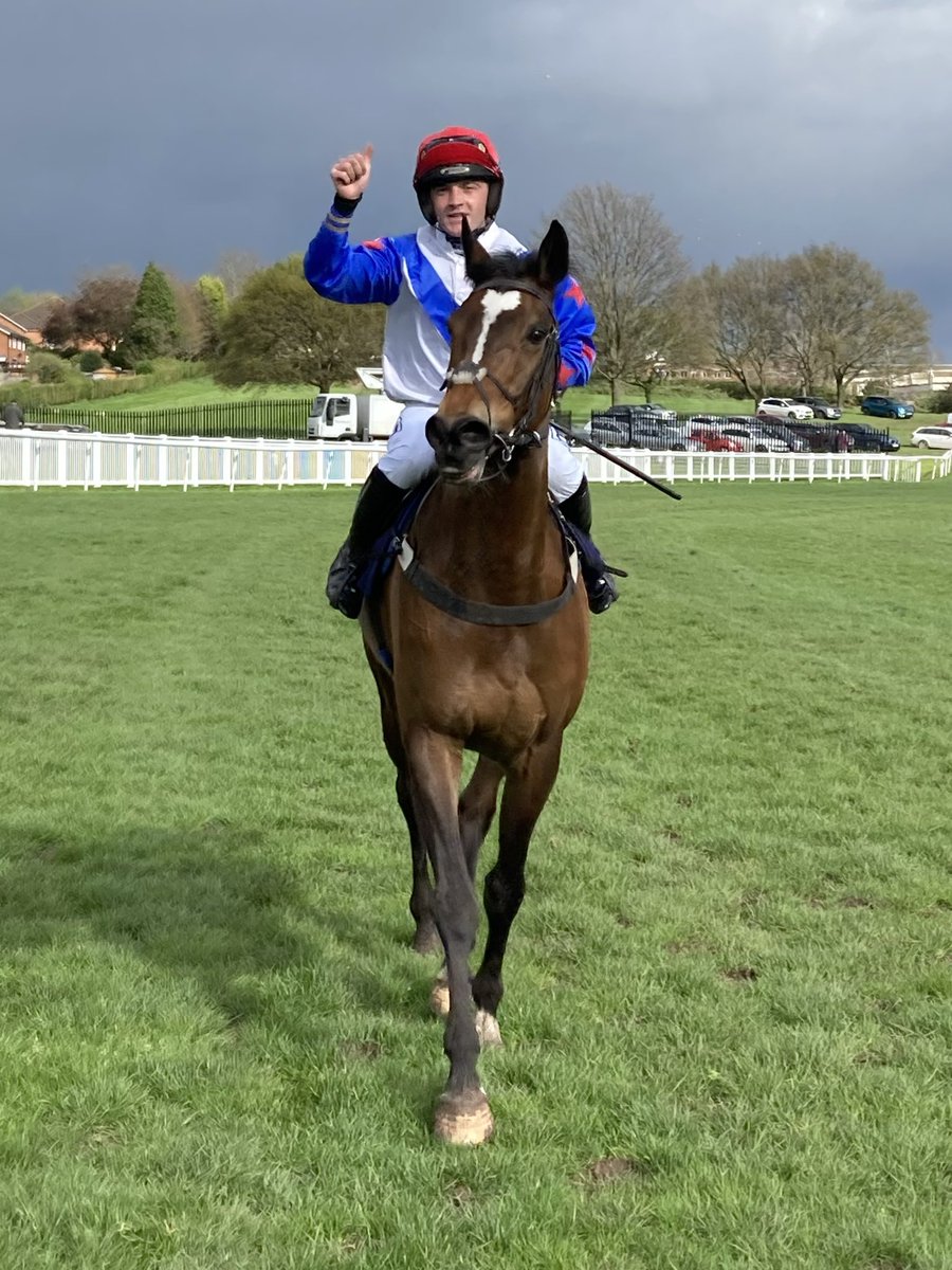 Our Dylan 💙 A winner at @HerefordRaces under @Ben_Godfrey24 for 4Racing Owners Club 🏆 @Firehouse2016 @REDMILLSHorse @ForanEquine @Arioneo_off #Winner11 #BlackmoreFarm