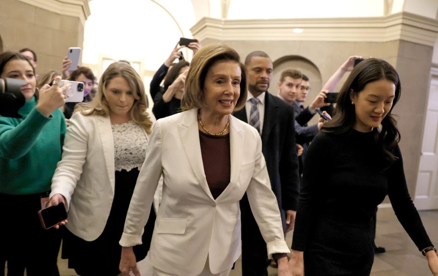 Tucker Carlson and Alex Jones said, Nancy Pelosi is the Queen of treason.RT Please🙏 Do you support this? If YES, I want to follow you!!! (FISA, Jail)*
