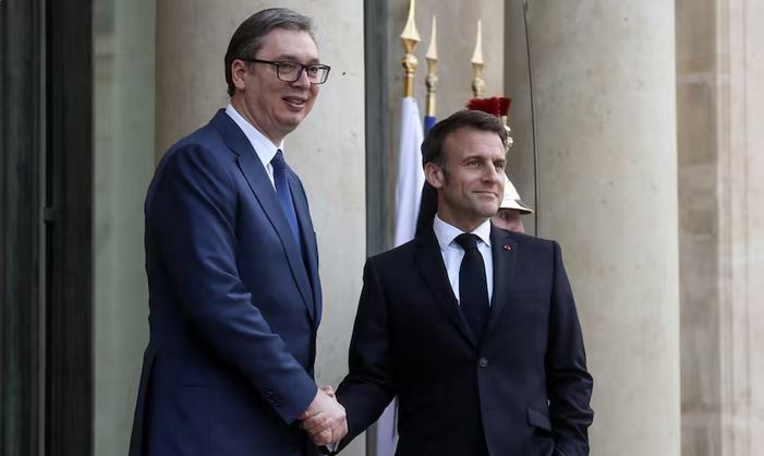 Nachdem der serbische Autokrat Aleksandar Vučić wieder vermehrt Drohungen gegen Bosnien-Herzegowina und Kosovo ausspricht und weiter hinter Putin steht, verkauft ihm Emmanuel Macron zwölf französische Rafale-Kampfflugzeuge. 

Was soll schon schief laufen.