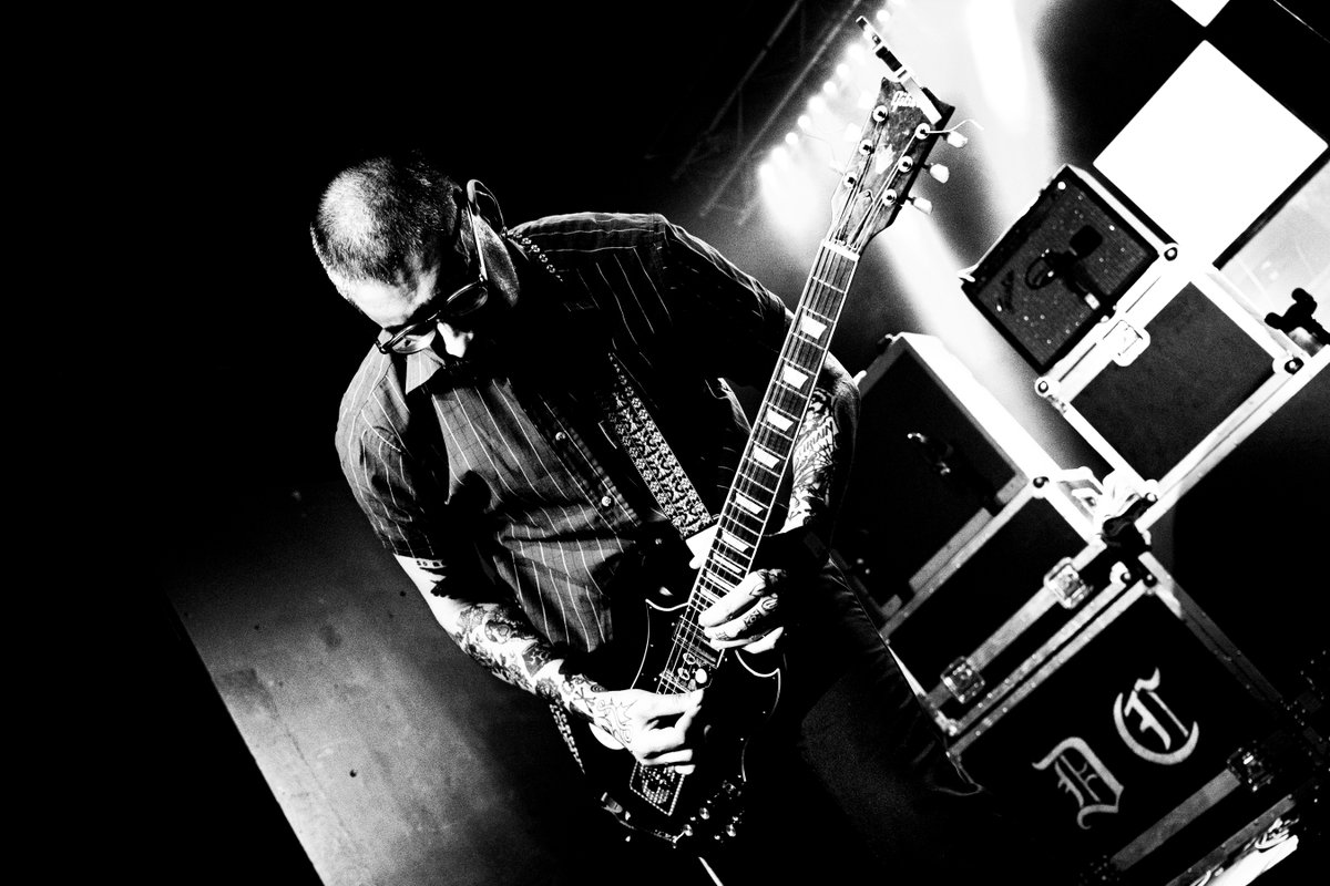 DerFotoautomat's tweet photo. The incredible Dry Cleaning at Future Yard on Sunday night! (1/4) 

#MusicPhotography #Photography #GigPhotography #DryCleaning #FutureYard #PostPunk #Photographer #LiveMusic @drycleaningband @drycleaningfans @future_yard @4AD_Official https://t.co/WOOvAKeAJq