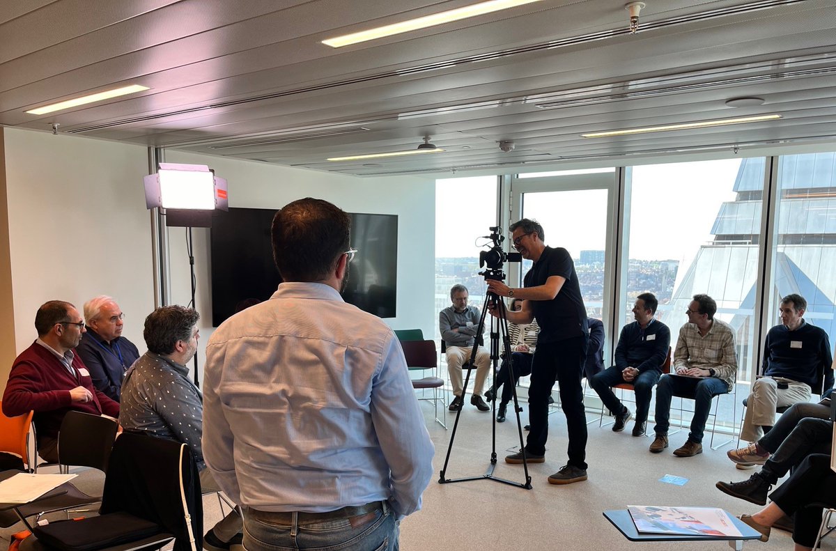 Today it was the #COSTaction Chairs who got their turn in front of the camera explaining what their COST Action is all about. 🎥🧑‍🔬 20 second statements prepared ✅.. lights, camera and action! 🎬 Well done! 👏 Keep us posted on your future interviews. 👍