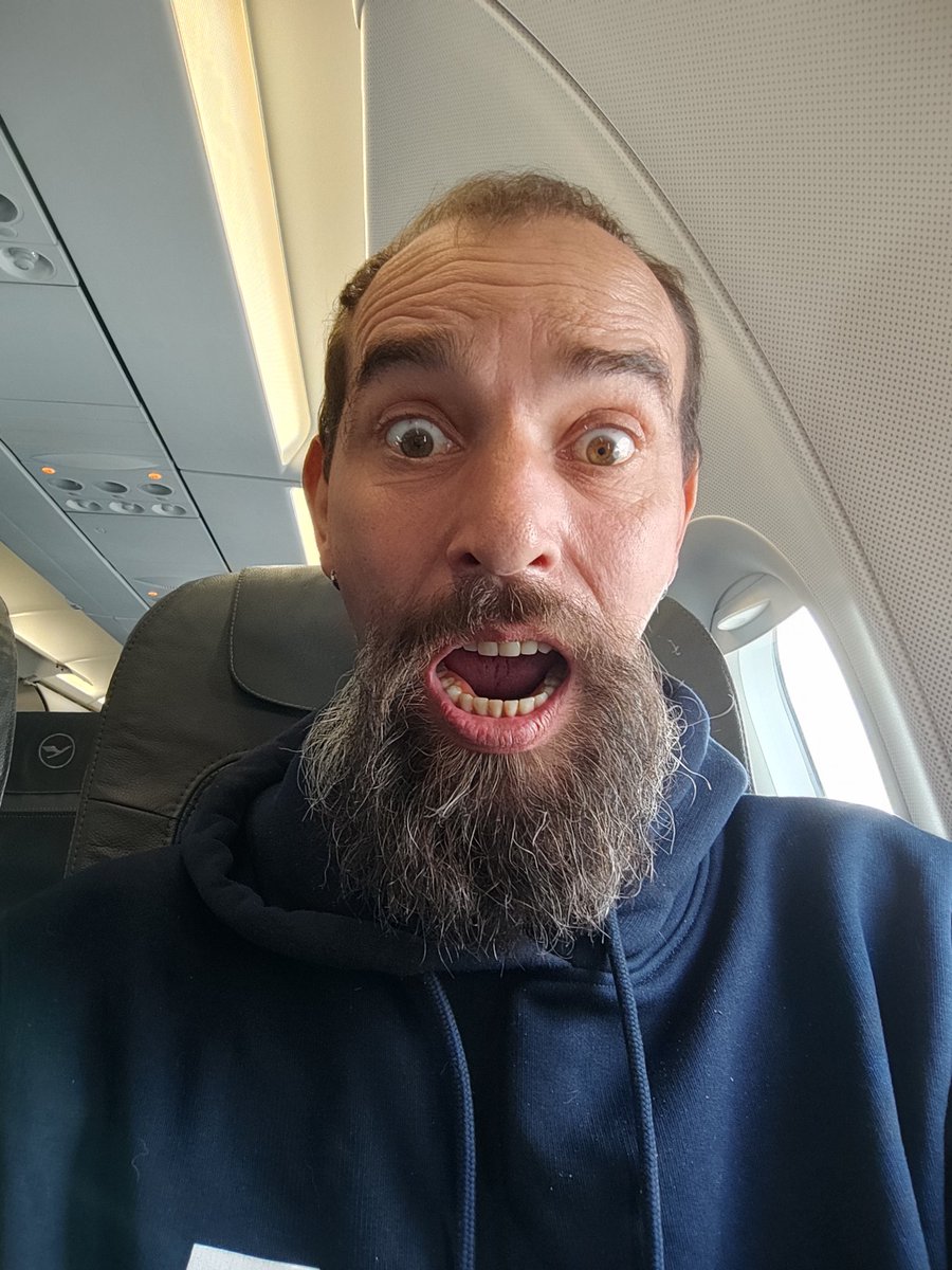 monkeydsc's tweet image. I&apos;m the airplane ✈️ to Dublin heading up to SUGCON 😮 so excited to meet you peeps! #SitecoreCommunity #sugcon #SitecoreSelfie