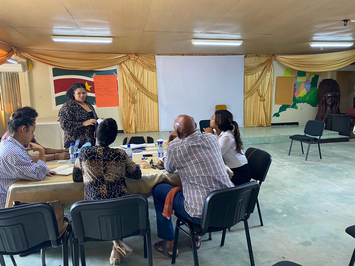 🇸🇷 Nuestro trabajo ha continuado en Surinam. Con <a href="/Samuel_Hall_/">Samuel Hall</a> estamos recopilando perspectivas de comunidades en las primeras líneas del cambio climático. Estos esfuerzos arrojan luz sobre los impactos tangibles del clima, capturando las experiencias vividas de los más afectados