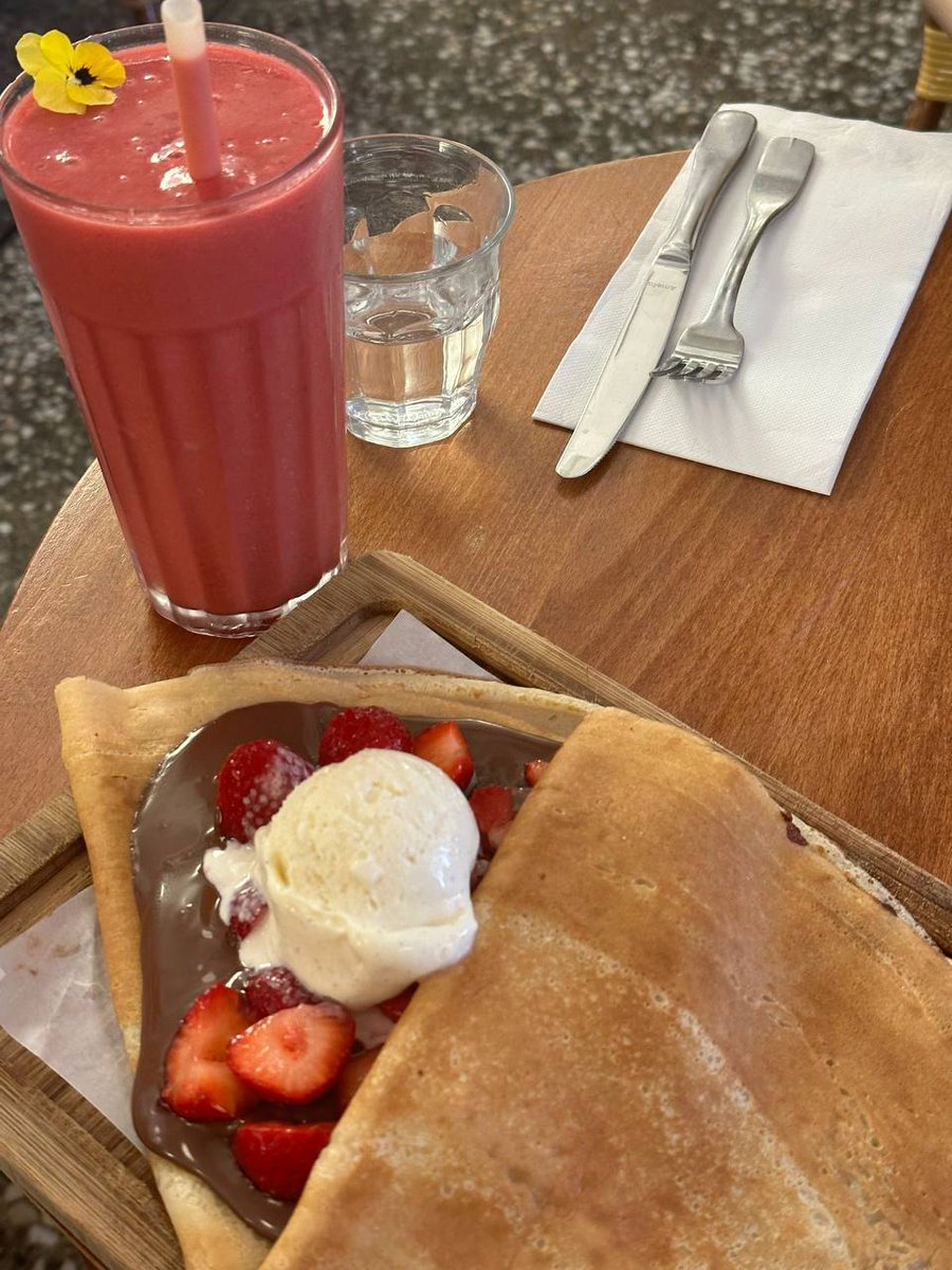 Crepes are the most delicious sweets.