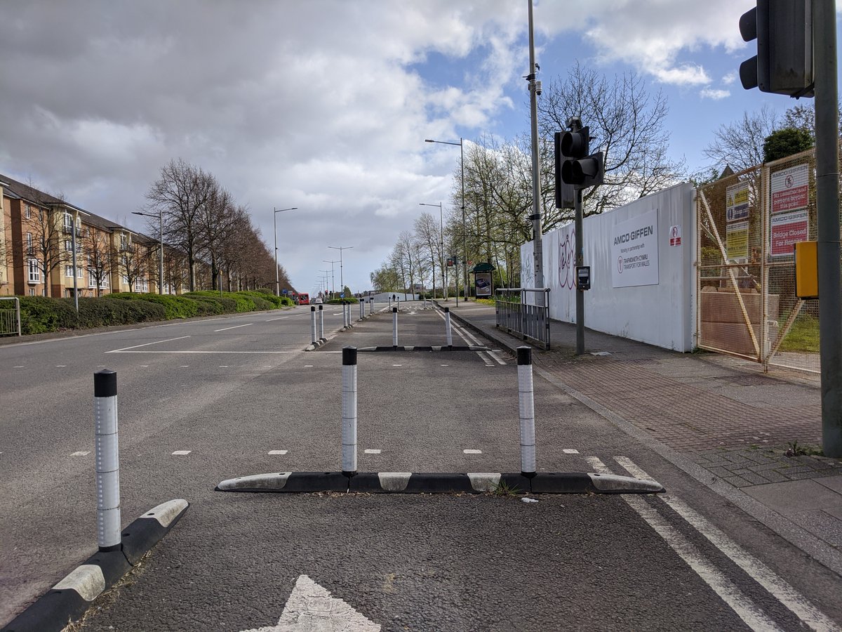 This has to be some of the most inexplicable cycle infrastructure we have ever seen. Spotted by our campaigns and policy manager @KayInckle who was cycling in Cardiff yesterday. @cardiffcouncil #BashTheBarriers #MyCycleMyMobilityAid