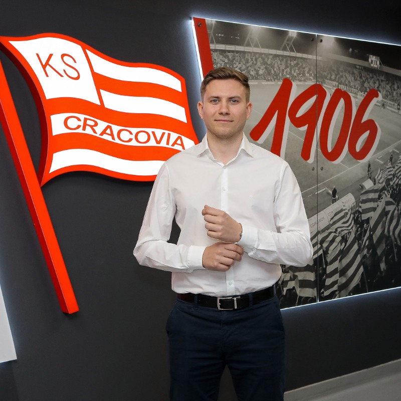 KSCracoviaSA's tweet photo. ⚪️🔴 Wiktor Barnaś skautem pierwszego zespołu Cracovii! ✍️🆕