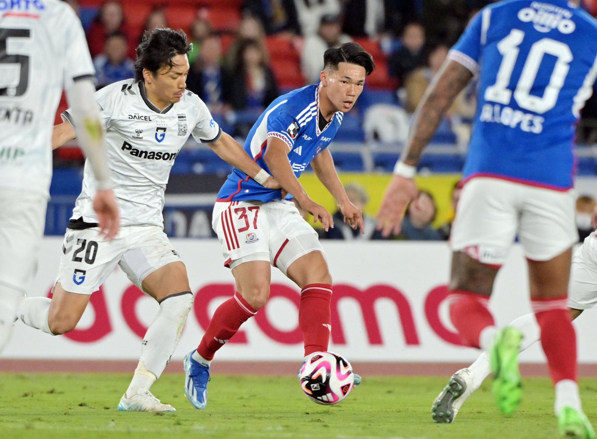 kanasports2020's tweet image. ㊗️特別指定の #塩貝健人 選手(2027シーズン加入内定)が後半途中出場でJリーグデビュー。まだ大学2年生。

締めの挨拶はちょっと堅かったけどプレーはアグレッシブで良かったぞ👍