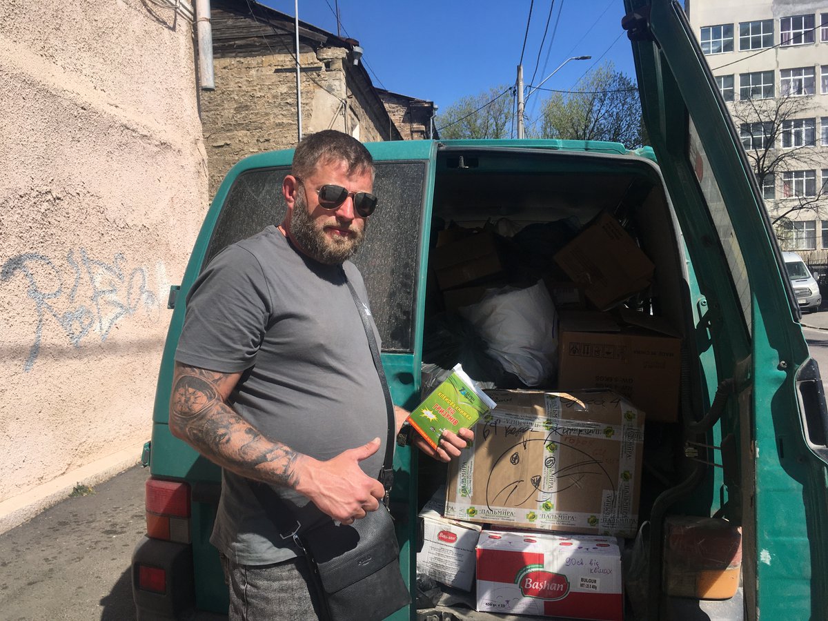 This year #April looks like May or even June: warm weather and insects everywhere. So 5⃣0⃣0⃣🚫🦟#candles and 2⃣0⃣ glue mouse traps🪤 were supplied to Steel Viacheslav who will drive them to #UkraineFrontLines. #SpringVibes #UkraineWar #Climate #UkraineWillWin #StrongerTogether