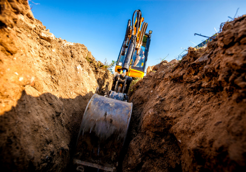 Discover the importance of calling 811 before digging and how to safely locate underground utilities. Find out how to avoid incidents, injuries, and harm to the environment by following these essential steps. bit.ly/40VaUKp @CGAConnect #811beforeyoudig