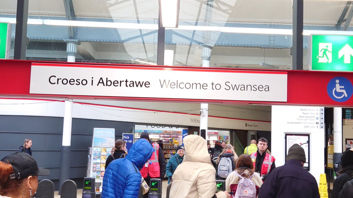 Just arrived in rainy Abertawe for Swansea v Stoke tonight, both still too close to the bottom 3. Around the grounds on @talkSPORT from 7pm AND build up starting from 6pm on @talkSPORT2