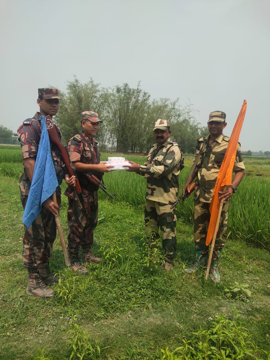 On eve of auspicious Eid-Ul-Fitr, Seema Praharis under @BSF_Guwahati Ftr exchanged greetings & sweets with Border Guard Bangladesh (BGB) on Indo-Bangladesh International Border #BSF