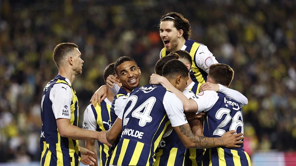 🟡🔵 Fenerbahçemiz, UEFA Konferans Ligi çeyrek final ilk maçında yarın TSİ 19.45'te deplasmanda Olympiakos’a konuk olacak.

📋 Karaiskakis Stadyumu’nda oynanacak müsabaka Exxen'den canlı yayınlanacak.
 
👤 Mücadeleyi İsviçre Futbol Federasyonu’ndan Sandro Scharer yönetecek.