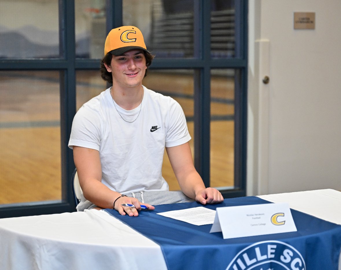 ✍🏻Signed! Congratulations to Nic Herakovic ‘24 who will be attending Centre College and will join the football team. 🏈 Congratulations on this amazing accomplishment! #goblues