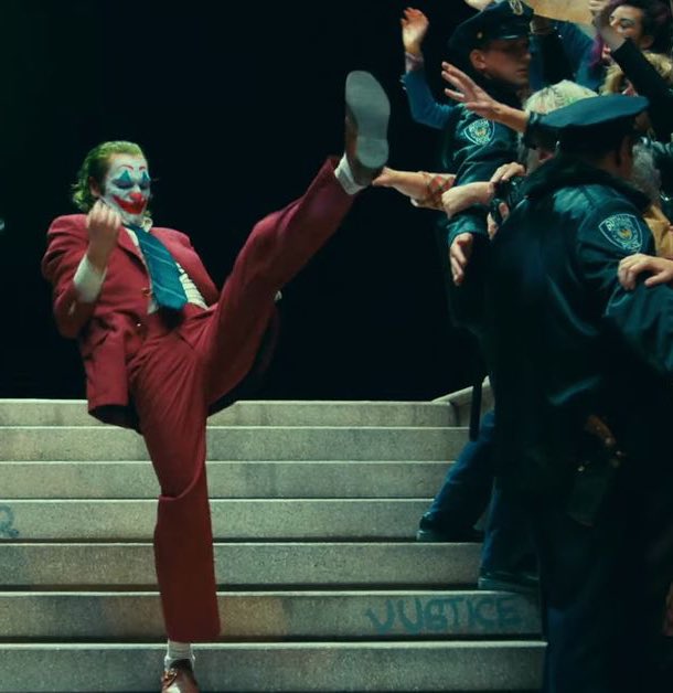 Alright, miss Phoenix with that high kick. #Joker2