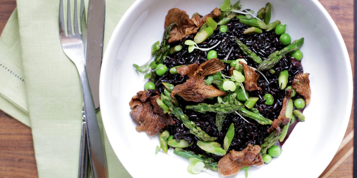 This black rice boasts an intense fragrance, with a chewy texture and roasted, nutty flavor that pairs beautifully with fresh spring vegetables. bit.ly/3ozfoEi