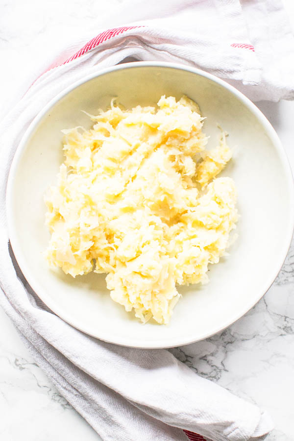 This Instant Pot sauerkraut potatoes is a great casserole dish that you can have on the table in 10 minutes. It is a very easy dinner dish. fastfoodbistro.com/instant-pot-sa… #instantpot #potatoes #recipes