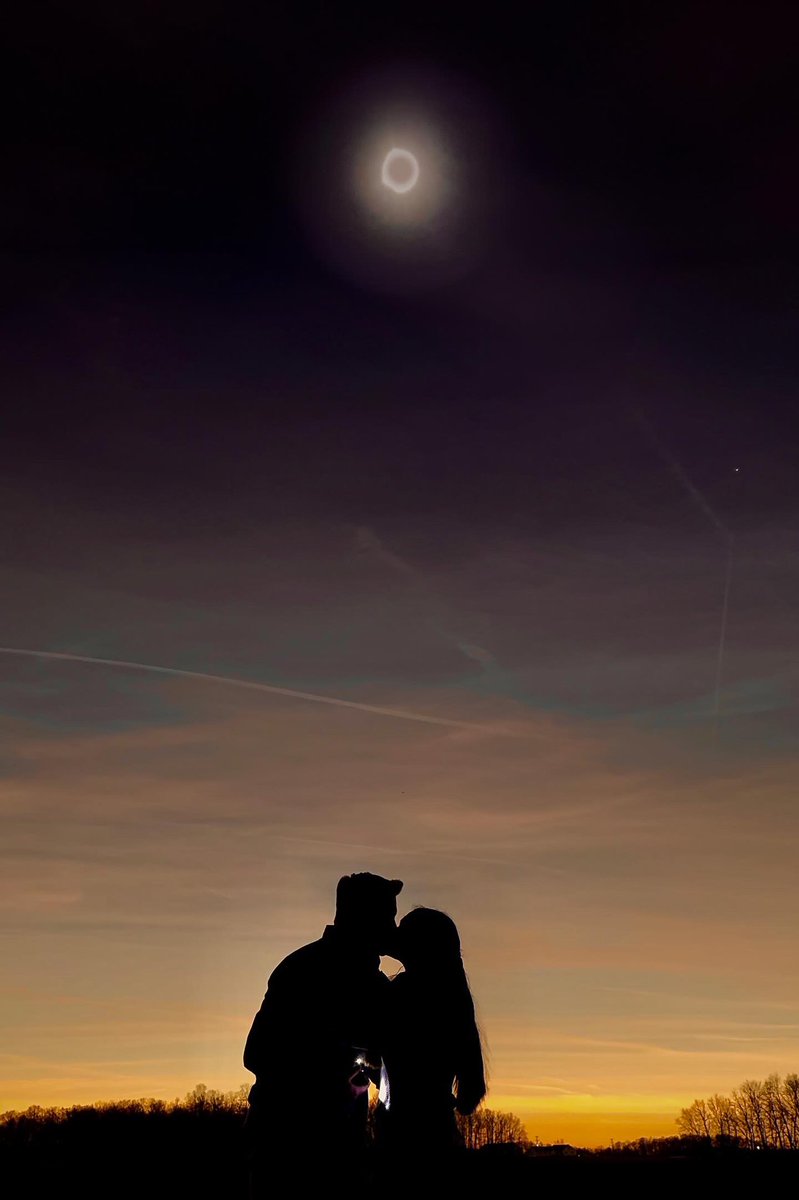 In a true total eclipse of the heart, two Yellow Jackets were engaged under darkened Ohio skies during Monday's celestial event. Nathaniel Greve and Corinne Hill met as members of the @GTmarchingband in 2021. They now have a once-in-a-generation engagement story 💛💍🐝