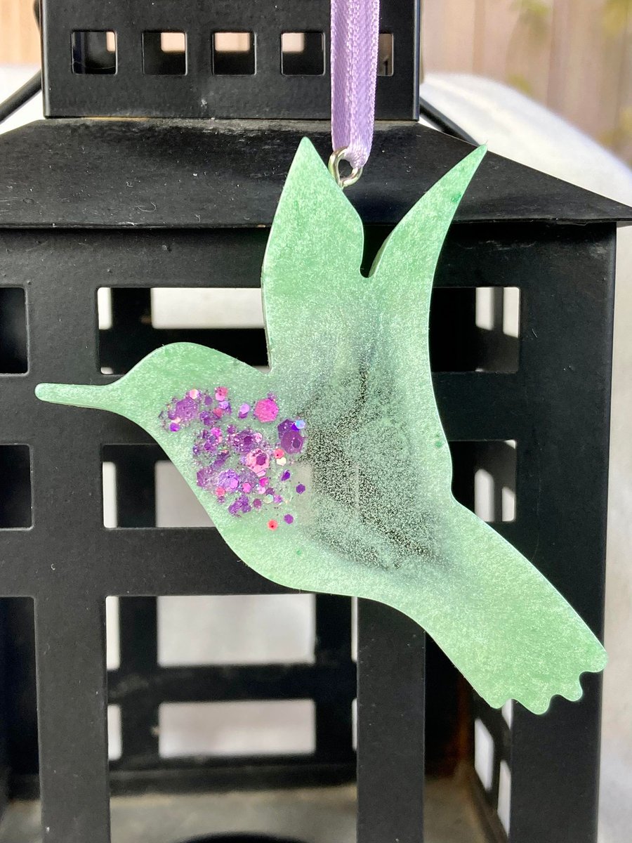 Katyjuneful's tweet photo. Handmade Resin Hummingbird Ornament, Sun Catcher
 https://t.co/FsSX6wtquA https://t.co/C66aktngoM