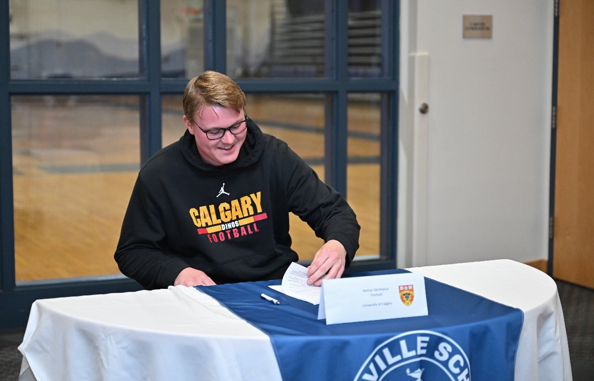 ✍🏻Signed! Congratulations to Nathan McMahon ‘24 who will be attending University of Calgary to play football. 🏈 Congratulations on this amazing accomplishment! #goblues