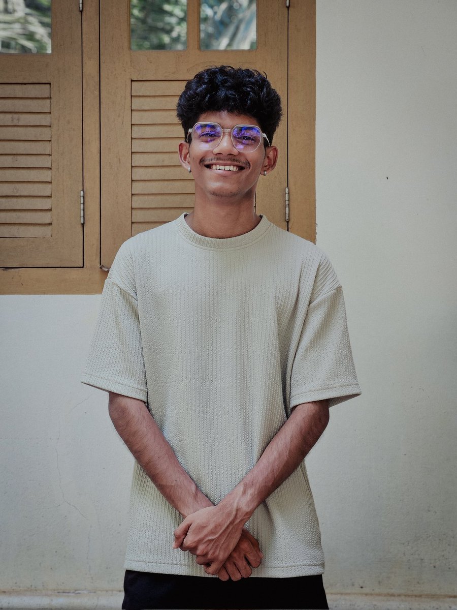 SKSudevK's tweet photo. ഒരു കുട്ടൻ പടം 😁✨
.
📸 : @p_muhammednishad
.
#SudevK #SKSudevK #SKArt
.
#Photo #Photograph #Photography #Post #Instagram #Pic #Happy https://t.co/iMRetj29QB