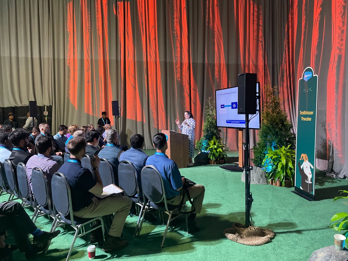 👀 Spotted: A full house at #SalesforceTour D.C. getting familiar with Prompt Builder templates alongside @Marks_Ella! Learn more about testing and fine-tuning prompt templates here: sforce.co/4aPxCbO