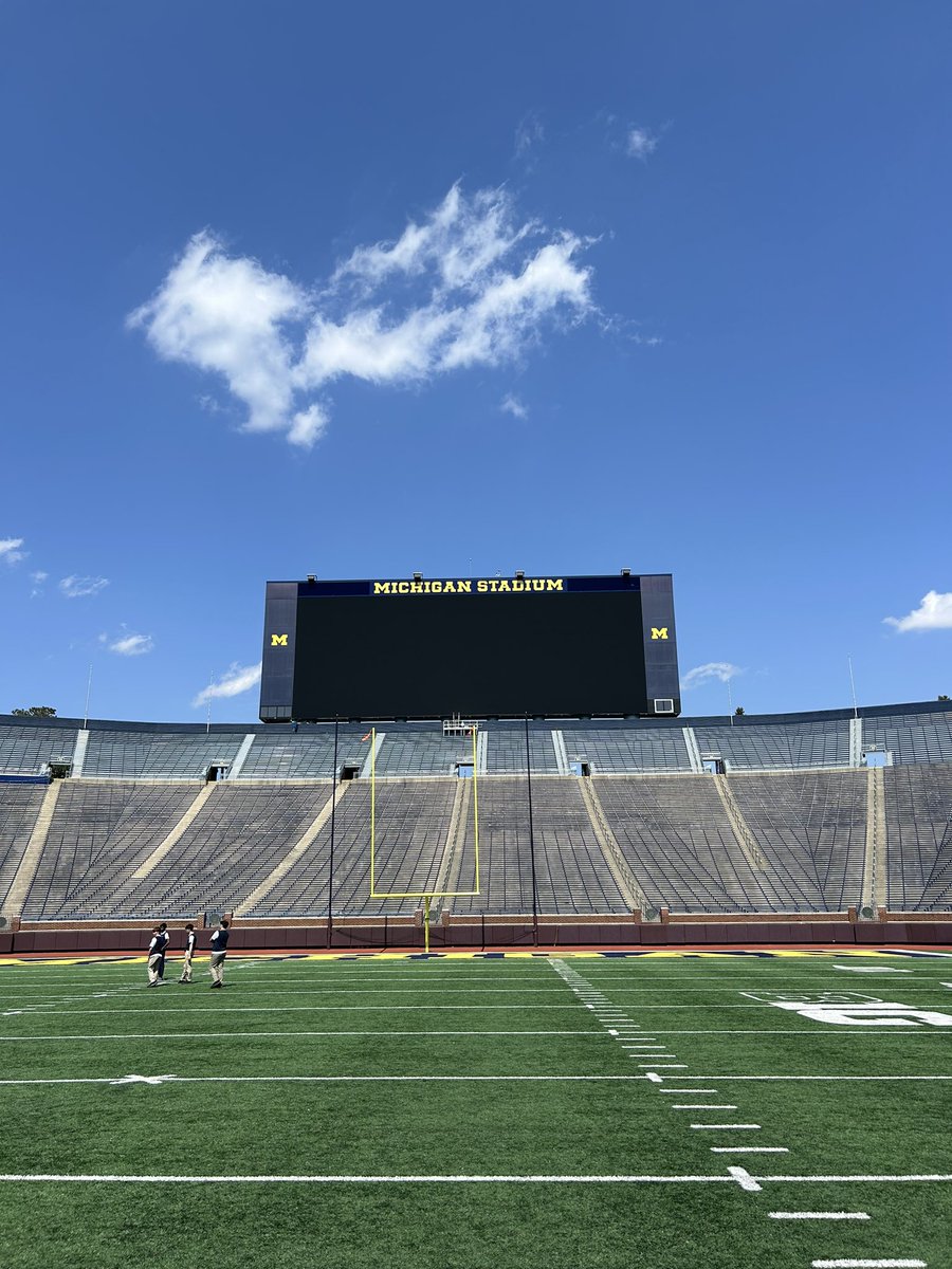 JacksonVerdugo's tweet photo. Thank you @Coach_Casula for having me and my family out to visit @UMichFootball. I enjoyed practice and the environment. Can’t wait to be back in Ann Arbor soon! @CoachTonyAlford @Coach_SMoore @CoachKCampbell https://t.co/VgnUVjPx1i