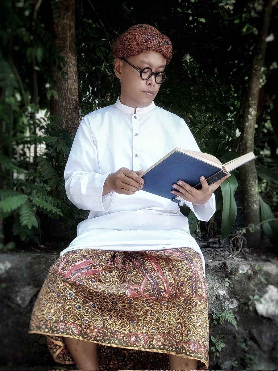 Selamat berlebaran, selamat Idulfitri. Mohon maaf atas segala kesalahan dan kekhilafan saya. Semoga Gusti Allah menerima amalan saya dan amalan Anda.