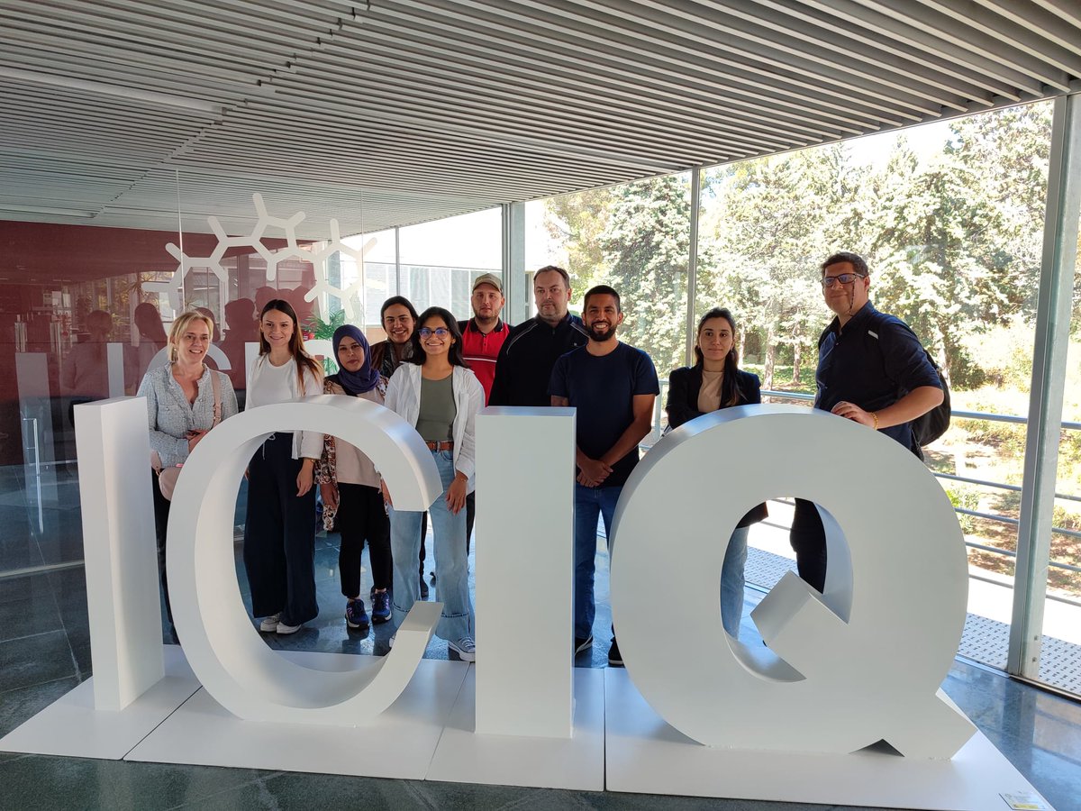 #ICIQOutreach 👐Today, we were pleased to welcome students from the Master's Degree in Entrepreneurship and Innovation from @universitatURV @URVempren accompanied by @AureaRodriguezL 💡Year after year, students explore the innovation behind a chemical research centre @iCERCA