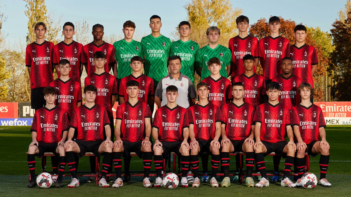 #ACMilan’s U17 team this season: ➤ 59pts from 22 games ➤ 19 wins, 2 draws, 1 loss ➤ 63 goals scored, 15 conceded (+48 GD) ➤ 1st place, 14pts ahead of Inter (2nd)