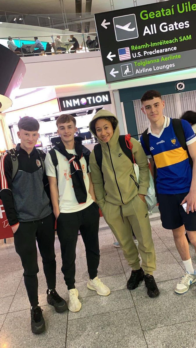 Our students, Luke Hannigan, Jack Aylward & Ewan Rumble were lucky to meet England @Lionesses & Chelsea @ChelseaFC soccer star Lauren James at Dublin Airport on their way to Italy on their school trip!