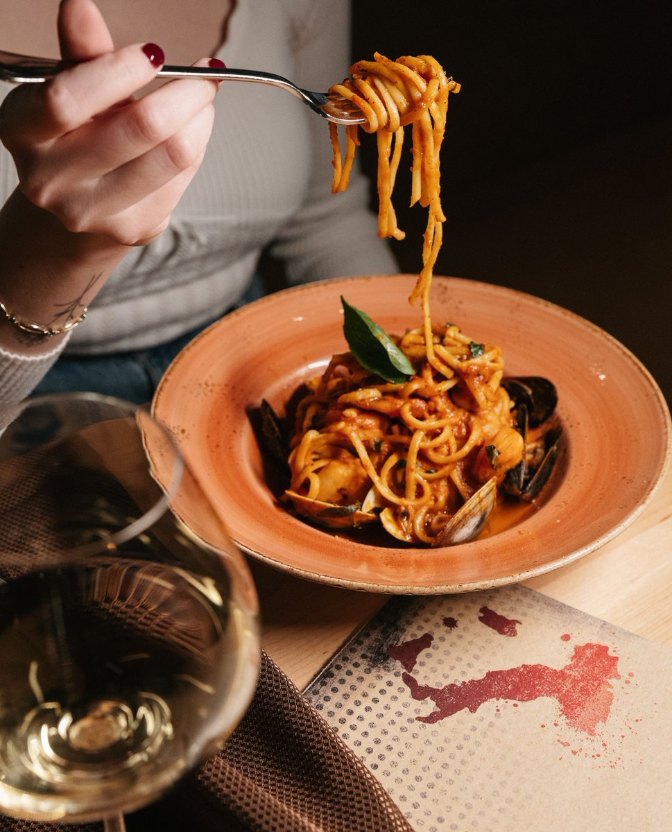 Escape your workweek grind and dive into a bowl of homemade, Italian pasta at Cibo! Our Seafood Linguine features the bounty of the sea - clams, mussels, calamari, and shrimp - in a light and delicious tomato sauce. Join us with reservations, at cibowinebar.com 🍝