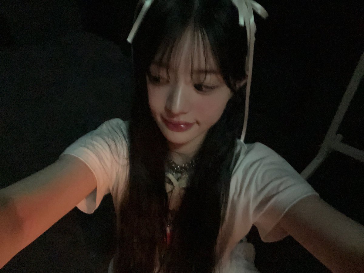 ILLIT_twt's tweet photo. 내가 좋아하는 머리띠 😆 💓 🎶 

#ILLIT #아일릿 #MINJU #민주 https://t.co/ZE7TDbSoyv