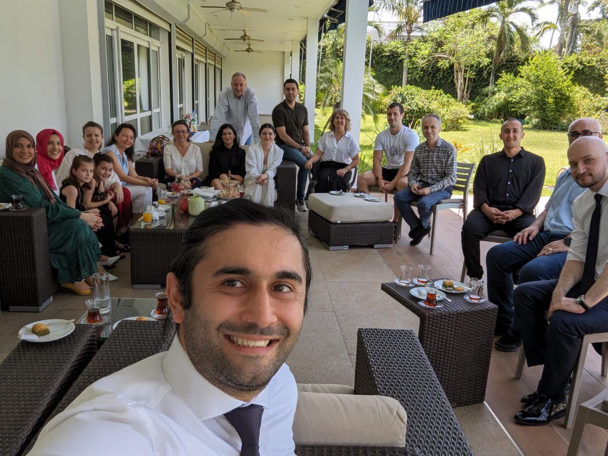 Bayramı Abidjan’daki Ailemizle geçiriyoruz; ne mutlu bize !

Ramazan Bayramı’nda Büyükelçiliğimiz personeli ve aileleriyle biraraya gelerek bayramlaştık. 

Herkese sağlıklı, huzurlu ve mutlu bayramlar. 🇹🇷