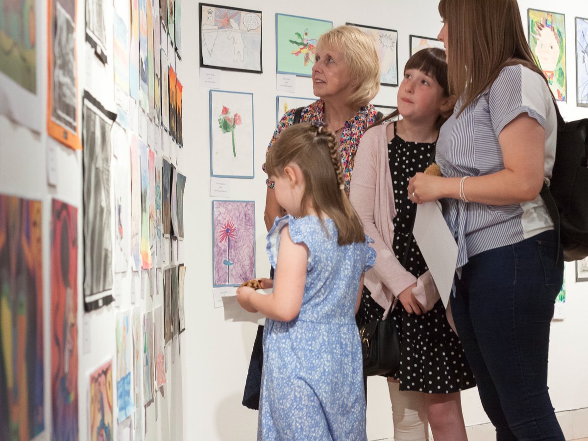 Submissions for the Young Artist Open begin tomorrow, Friday 12 April! Don't miss your chance to have work displayed in a gallery! Be sure to get them submitted on time before it closes again on Sunday 21 April. Get involved: hullmuseums.co.uk/ferens-art-gal…