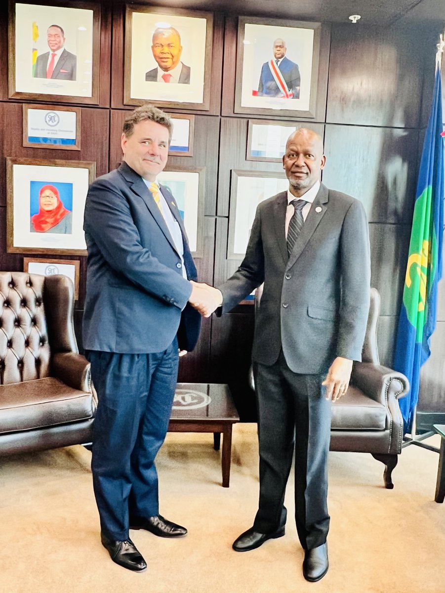 #SADC ES @EliasMagosi today met US Ambassador to Botswana & Representative to #SADC, H.E. Howard A. Van Vranken, ahead of the Executive Secretary's scheduled visit to the USA where he will engage US Government officials on the margins of the IMF/World Bank Spring Meetings.