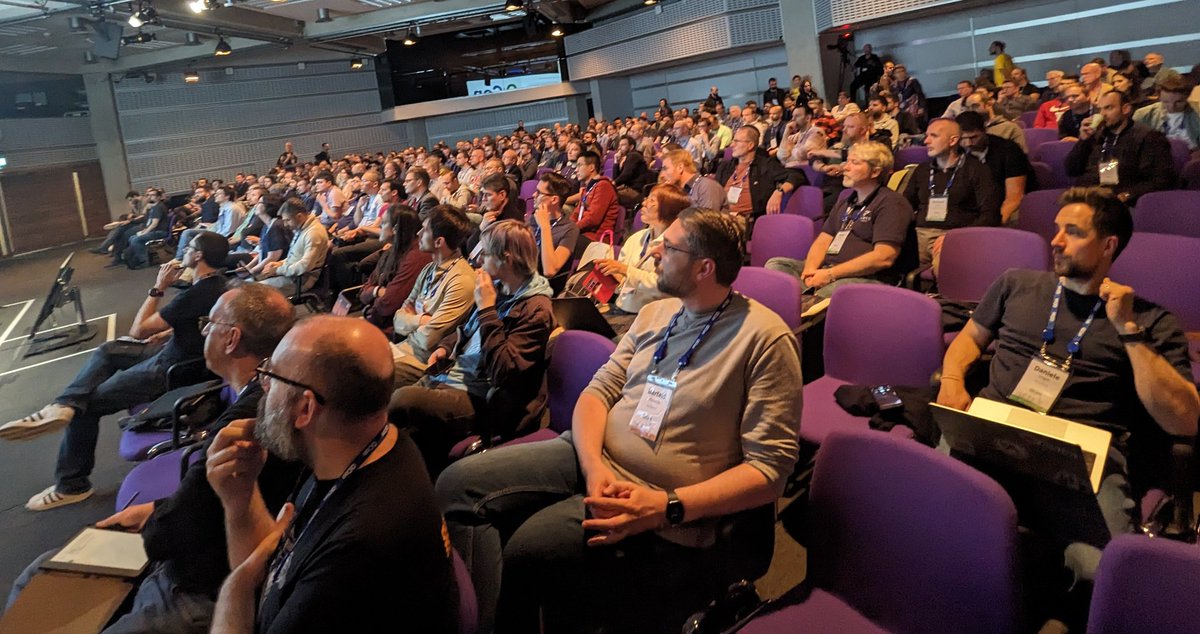 #QConLondon Good crowd showing up for Ana Petkovska's session around The time is now: delight your developers with user-centric platforms and processes