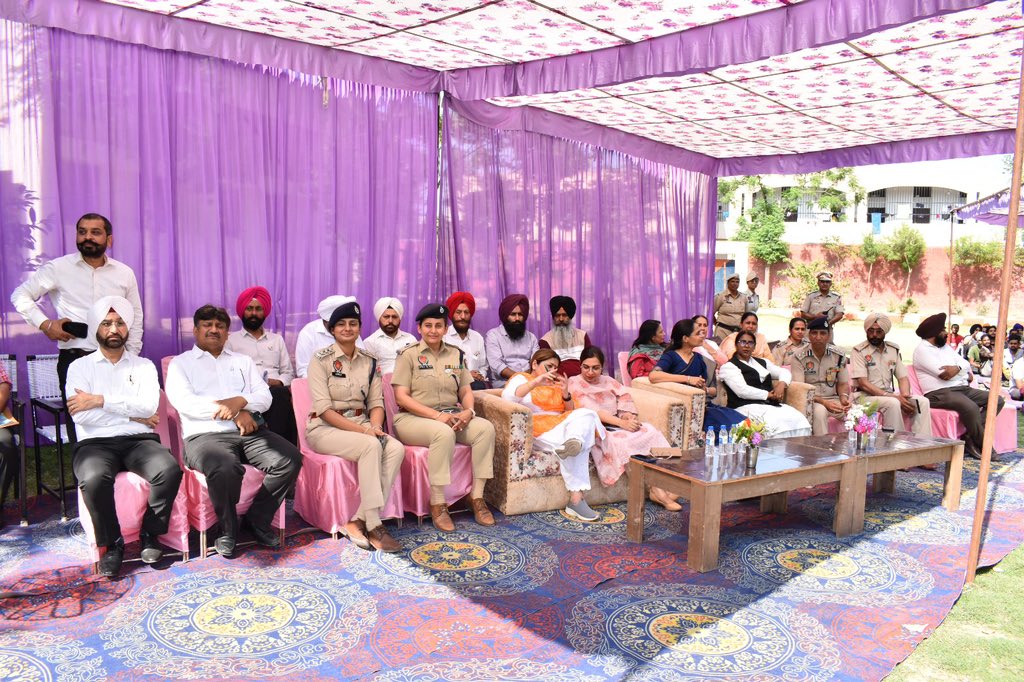 Their talent & performance betrayed any sense of being prisoners of opportunity. Self written songs skits cultural dances inmates of #RupnagarJail won hearts & accolades from Sessions Judge Ropar, DC Ropar & other dignitaries during Jail visit.Loved every bit of this awesomeness