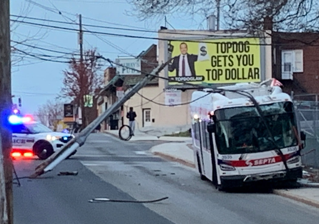 SCOOP: @SEPTA bus driver got off the bus to relieve himself “to take a leak” & the SEPTA bus rolled away as soon as he walked off the bus, it then crashed into pole, taking power lines down, multiple law enforcement sources tell me. It was 4:30am, bus was not in service. 1/2