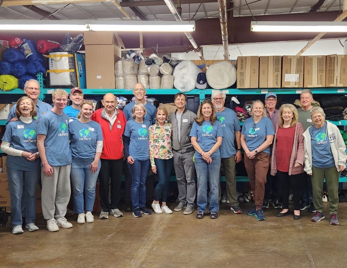 AustinStreetCtr's tweet image. Big applause to our amazing 38 @HPUMC volunteers who lent a helping hand in our clothing storage room &amp;amp; Inclement Weather Shelter! Their dedication of 133 service hours created a positive impact of $3,971. Thank you for joining us to #HelpThemHome! #NationalVolunteerMonth 👏