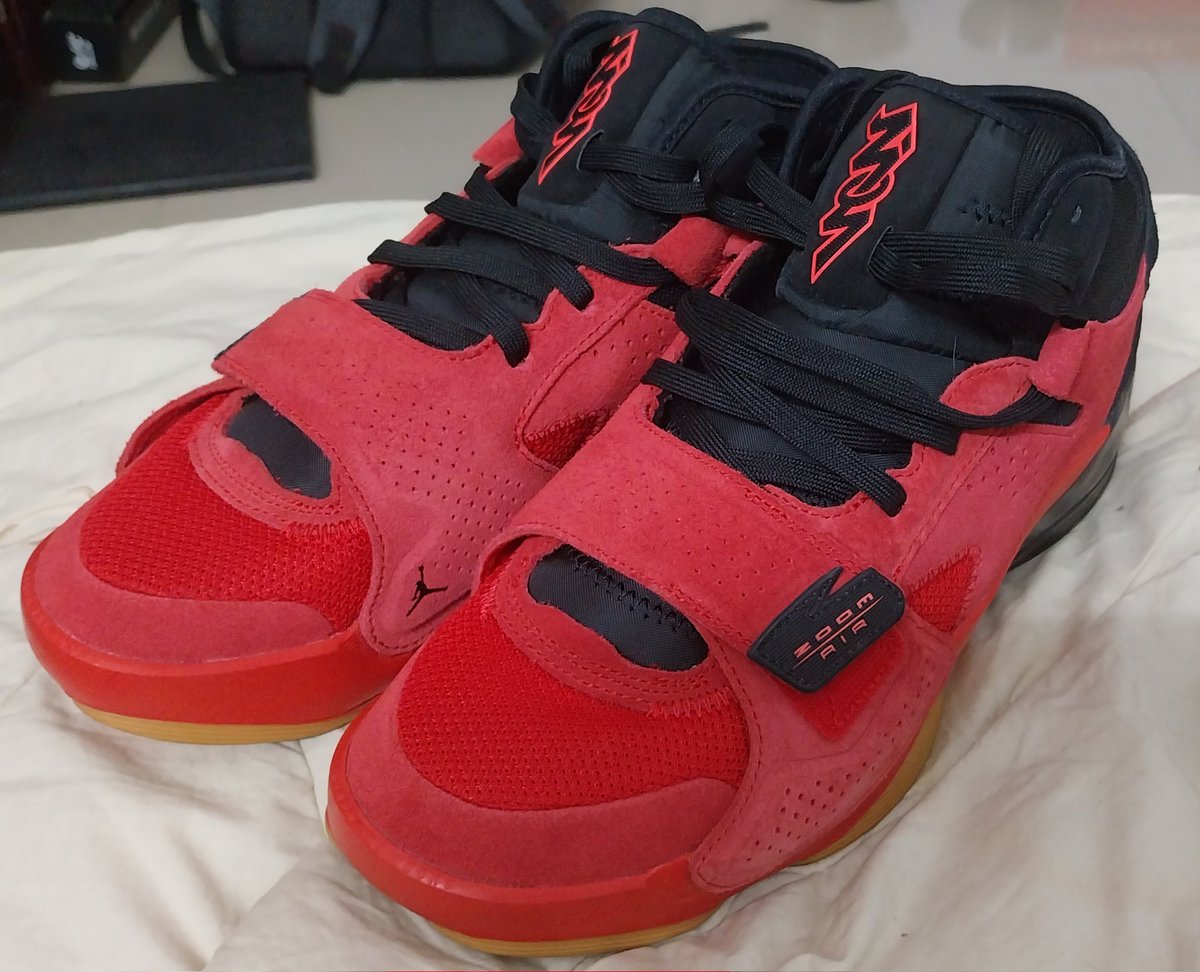 xitrum1902's tweet photo. Got myself a pair of Zion 2 yesterday since they were on sale for 76$😊.
A bit bulky, but they fit so nicely. Resembles a bit like Jordan 8 and late 90s - early 2000s basketball shoes.
#airjordan #zion2 https://t.co/ht5h7OO6ru