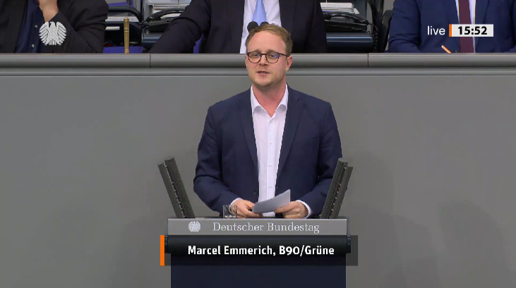 Im #Bundestag geht es gerade um die Kriminalstatistik. @herr_emmerich kritisiert die Union, die mittlerweile bei jedem Thema über Migration reden will, statt sich für Ursachen und echte Problemlösungen zu interessieren.